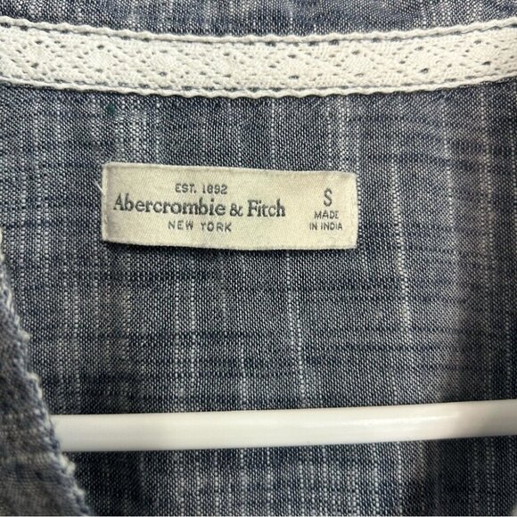 Abercrombie & Fitch Blue Half Button-Down Shirt Blouse Women’s Size Small - Picture 3 of 5